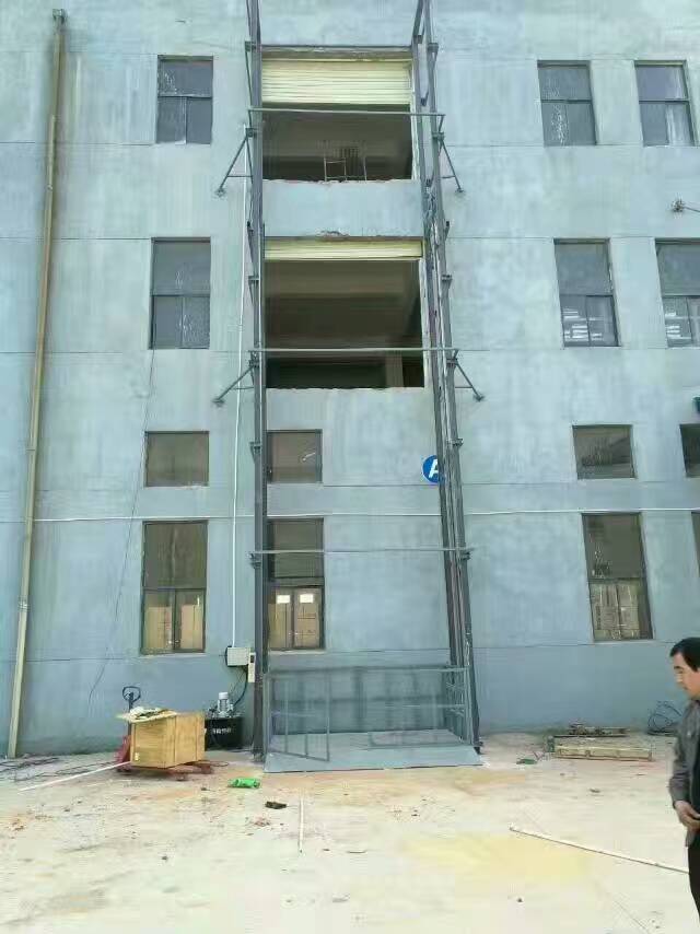 室外车间液压货梯图片 车间室外液压货梯图片