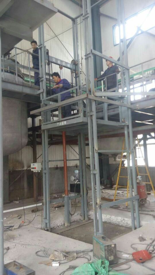 工厂货梯安装实图