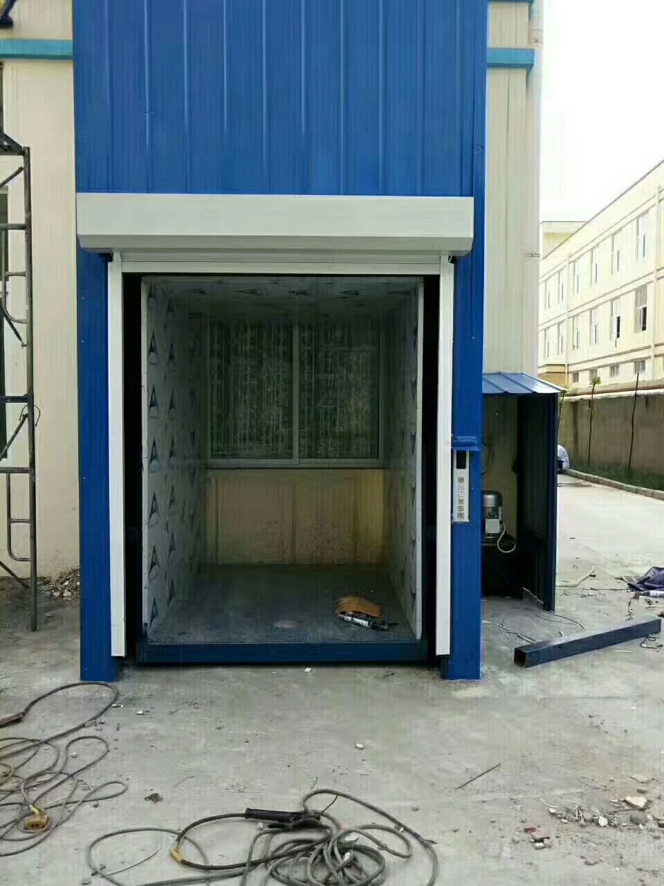 导轨式液压升降货梯安装实物图 导轨式升降货梯厂家图片